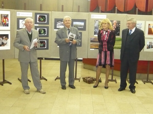 Výstavu otvorili členovia Méty: (zľava) Jozef Poláček a Július Kákoš