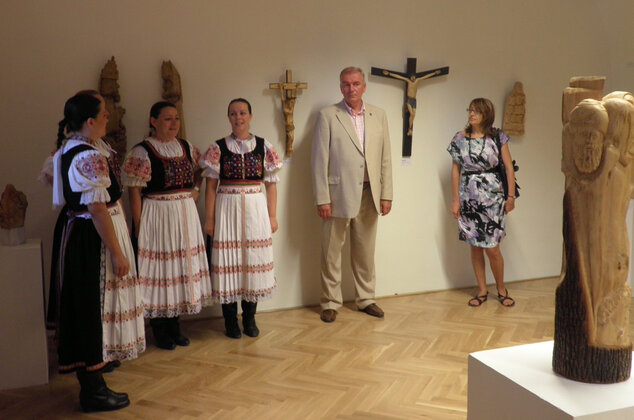 Výstavu diel kategórie C – Insita v Dubnickom kaštieli otvoril Ing. Jozef Gašparík, primátor mesta D