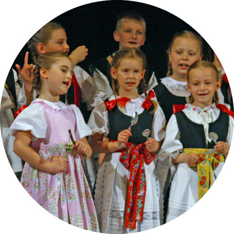 Naše detské folklórne súbory boli na krajskej súťaži úspešné Naše detské folklórne súbory boli na krajskej súťaži úspešné