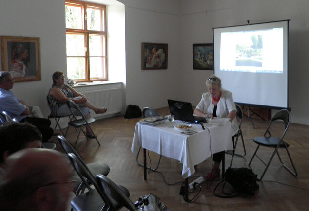 Seminár na tému Insita v Dubnickom kaštieli, lektorka Dr. Katarína Čierna.