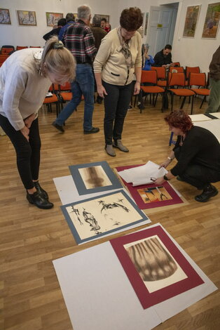 Služby aktuality podujatia propozície a prihlášky foto / video galéria klubová činnosť metodika katalógy k výstavám kultúrne spektrum kontakt trenčiansky samosprávny kraj    fond na podporu umenia  národné osvetové centrum    skloneko trenčín  klub lúč    geometra trenčín  trenčiansky samosprávny kraj na youtube  katalóg carmen  hlavná stránka / podujatia / sochárske dielo jozefa fizela sochárske dielo jozefa fizela - _D8A0283_