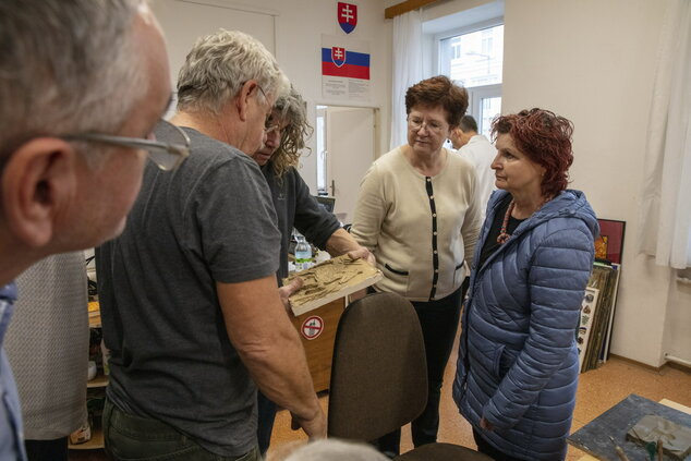 Služby aktuality podujatia propozície a prihlášky foto / video galéria klubová činnosť metodika katalógy k výstavám kultúrne spektrum kontakt trenčiansky samosprávny kraj    fond na podporu umenia  národné osvetové centrum    skloneko trenčín  klub lúč    geometra trenčín  trenčiansky samosprávny kraj na youtube  katalóg carmen  hlavná stránka / podujatia / sochárske dielo jozefa fizela sochárske dielo jozefa fizela - _D8A0324_