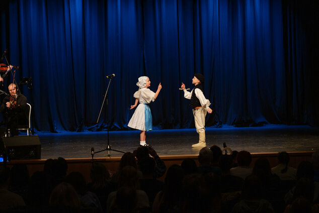 Tradícia v každom veku - EX_PS1_0787