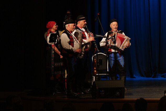 Tradícia v každom veku - EX_PS1_0998