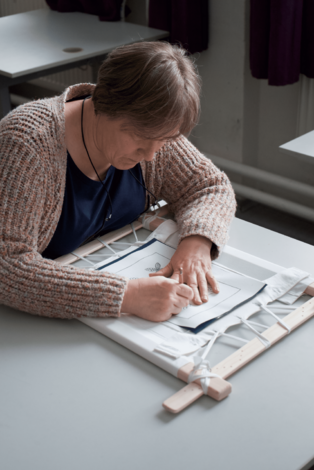 Workshop vyšívania krivou ihlou - dsc09861_optimized