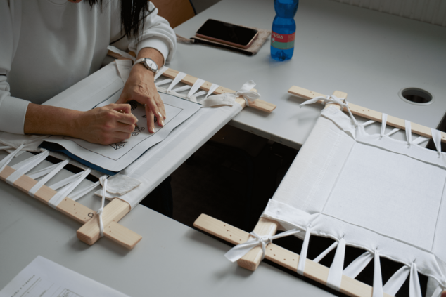 Workshop vyšívania krivou ihlou - dsc09870_optimized