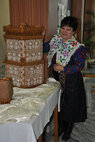 Predvádzanie medovníkov pani Murárikovej na akcii Nositelia tradícií